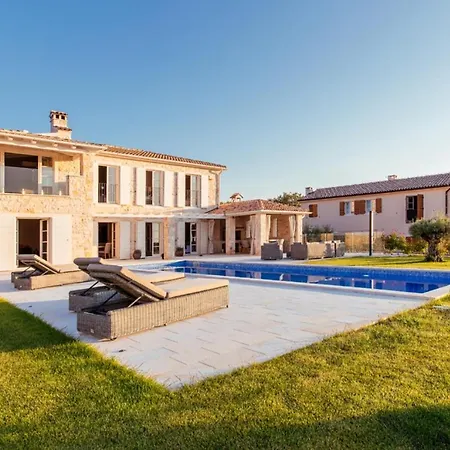 Arabela Villa *