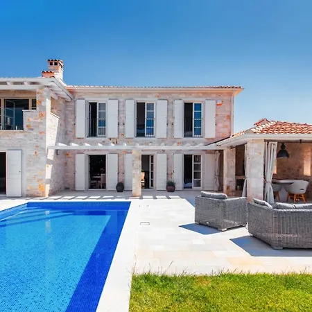 Arabela Villa *